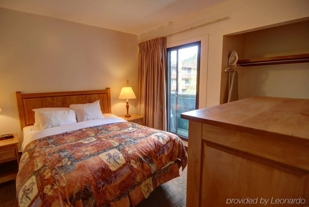 Rundle Manor Apartment Hotel