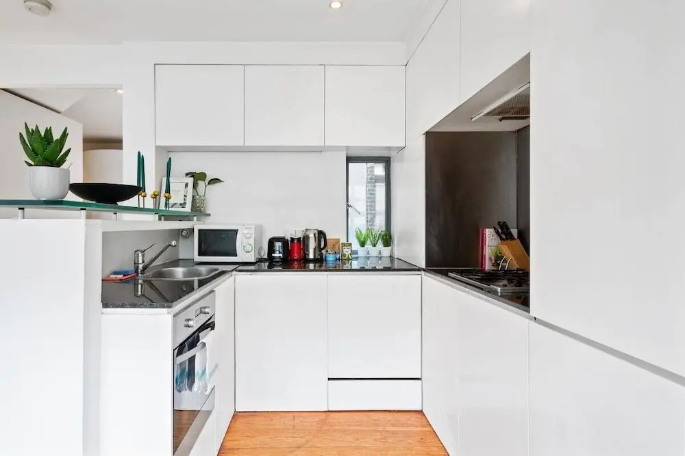 Beautiful 2bdr/2bath Apt in Mayfair, 3mins to Tube