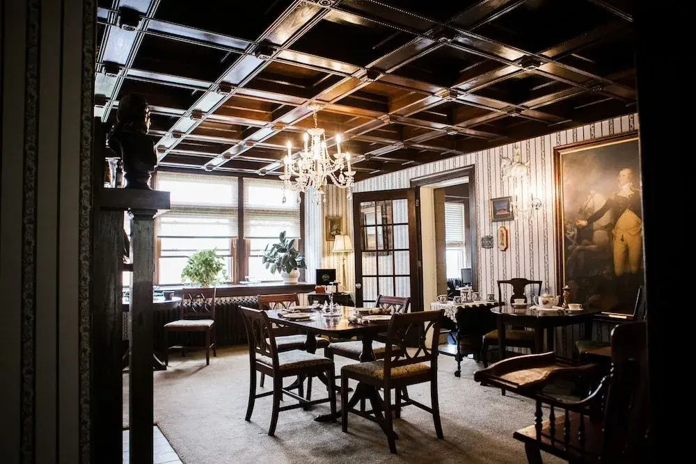 Brownsville Road House Bed & Breakfast