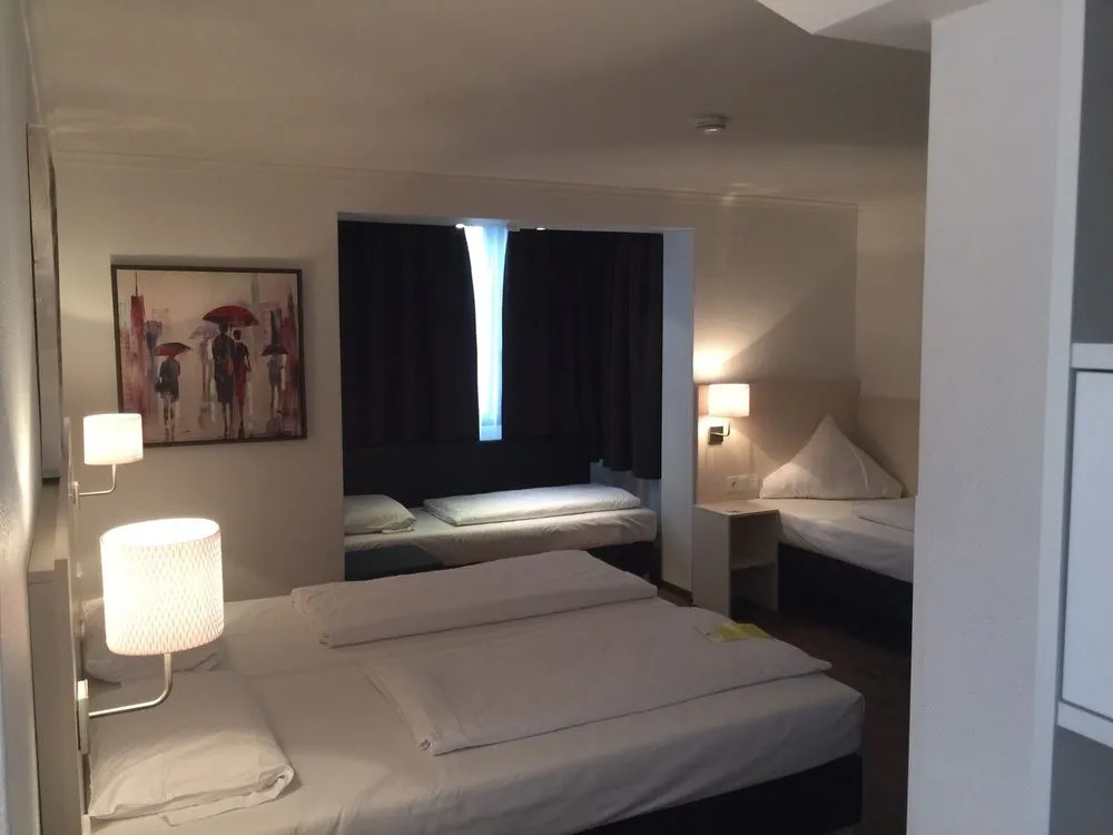 Lloyed Hotel