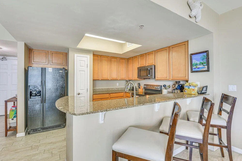 Walk to Beach: Poolside Oasis in Palms of Destin!