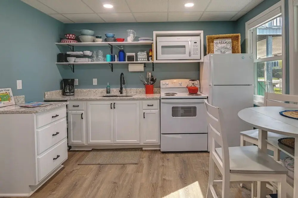 Below Deck Beach House: Walk to the Ocean