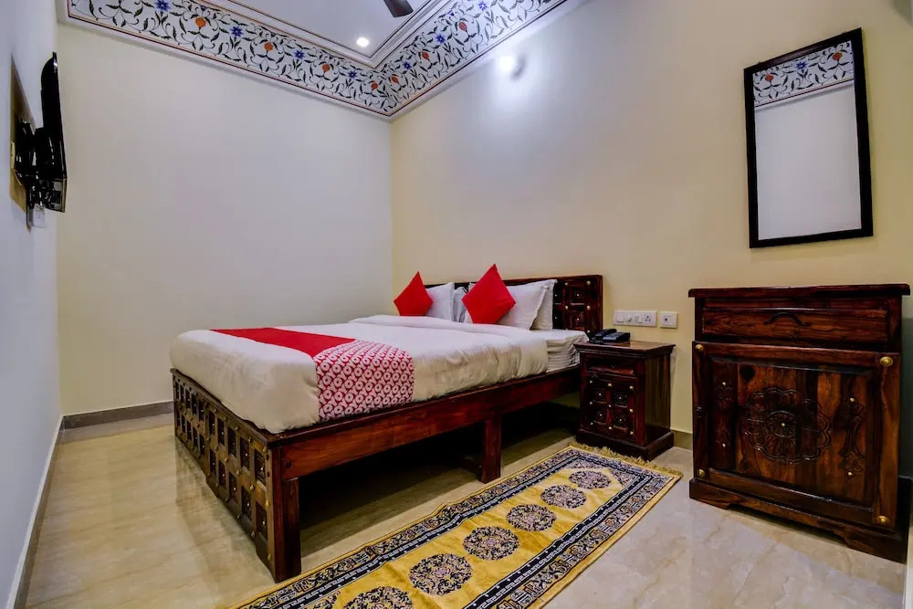 OYO 22287 Hotel Dev Palace