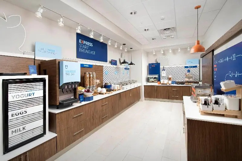 Holiday Inn Express Savannah - Gateway by IHG