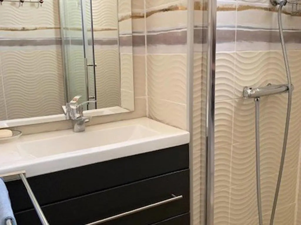 Villa climatisée pour 6 avec piscine et parking proche plage - FR-1-607-42