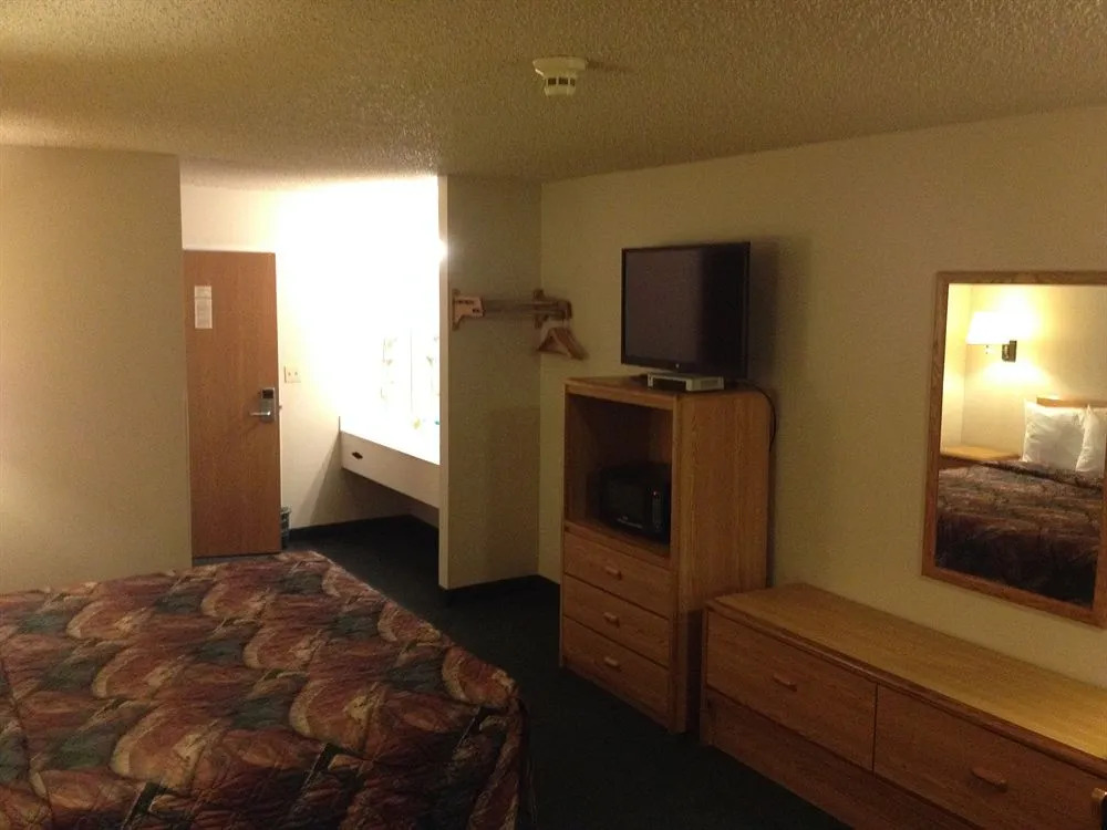 HomeTown Inn By OYO Texhoma, OK
