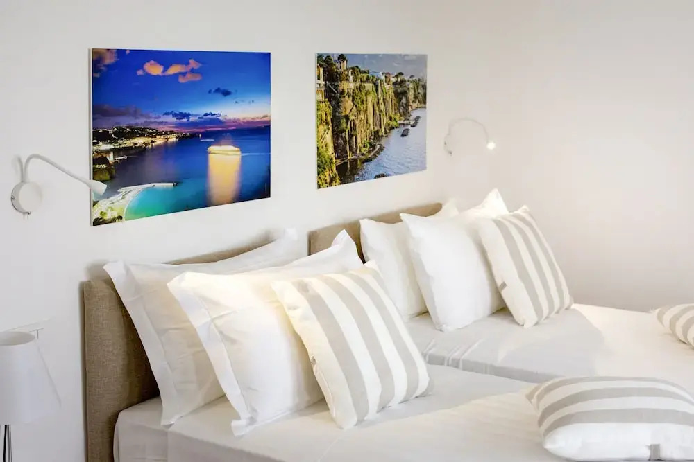 Deluxe Home in Sorrento Old Town with Balconies