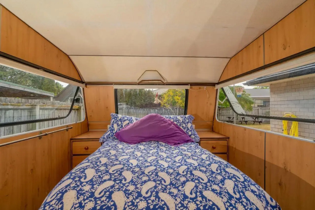 Roses Beach Pad - Matarangi Holiday Home