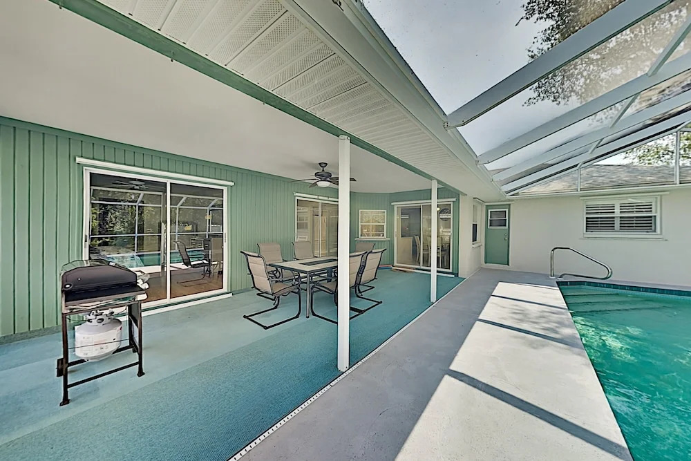 Corner Lot W/ Lanai & Private Pool 3 Bedroom Home