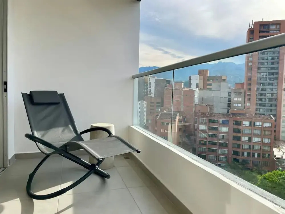 w Fantastic 3BR With Balcony in Laureles