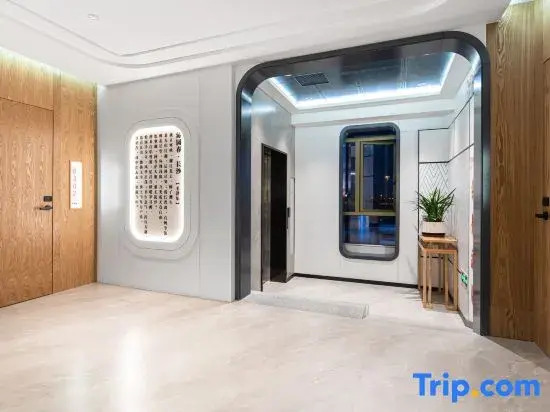 Victoria Hotel (Changsha Wuyi Square Xiangjiang Middle Road Subway Station)