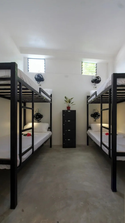 Sip Sunset Hostel and Lounge