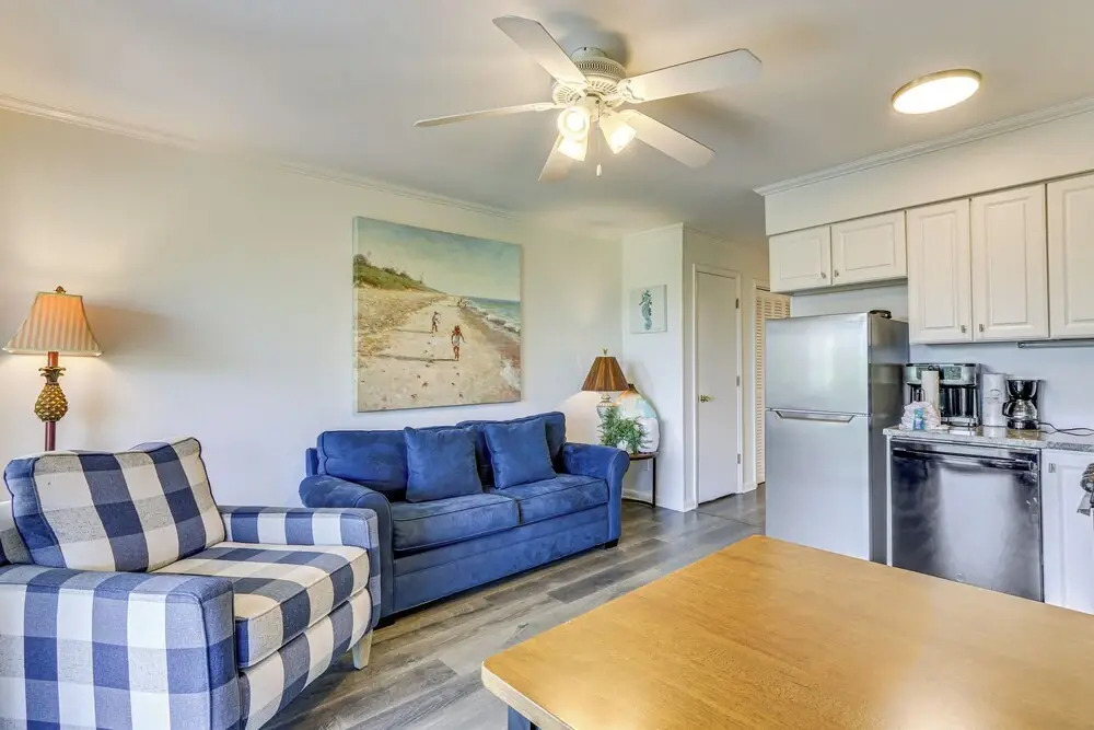 Walk to Coligny Beach! Resort Life in Hilton Head
