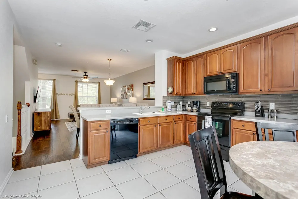 NEW Tastefully Designed Town Home. Close to Attractions, Steps From Convention Center! 3br/3ba #3vc138