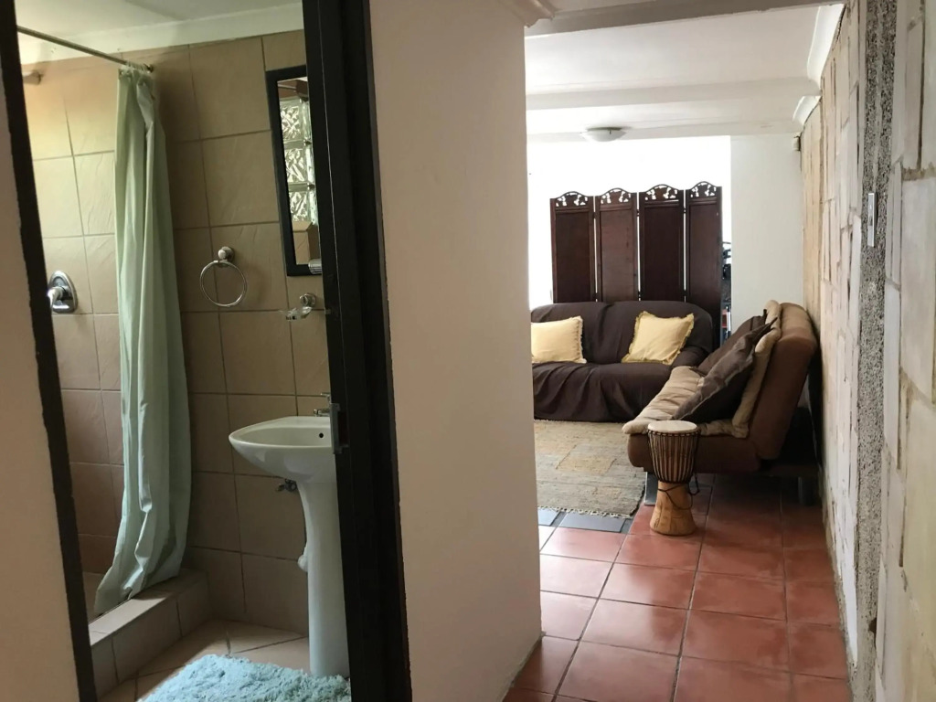 Contemporary Stay at Giraffe Cottage