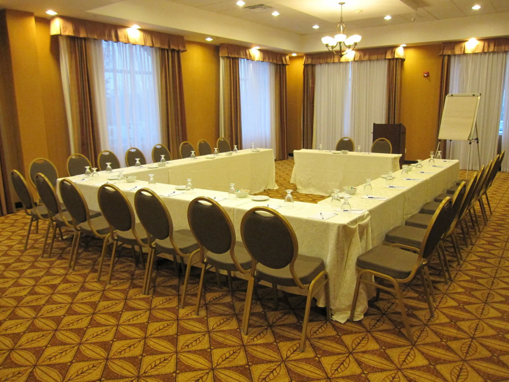 Holiday Inn Express Hotel & Suites Clarington - Bowmanville by IHG