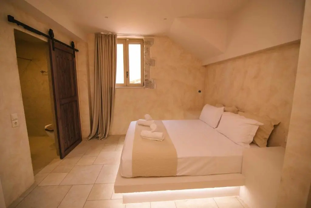 Mani Luxury Suites and Studios in Gytheio with Private Pools