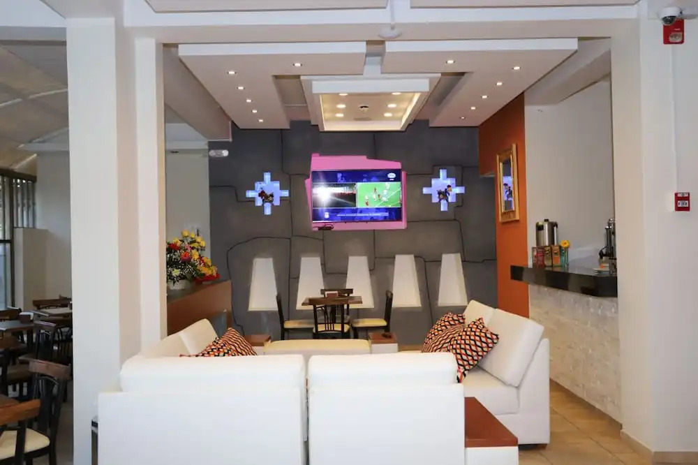 Capac Hotel II