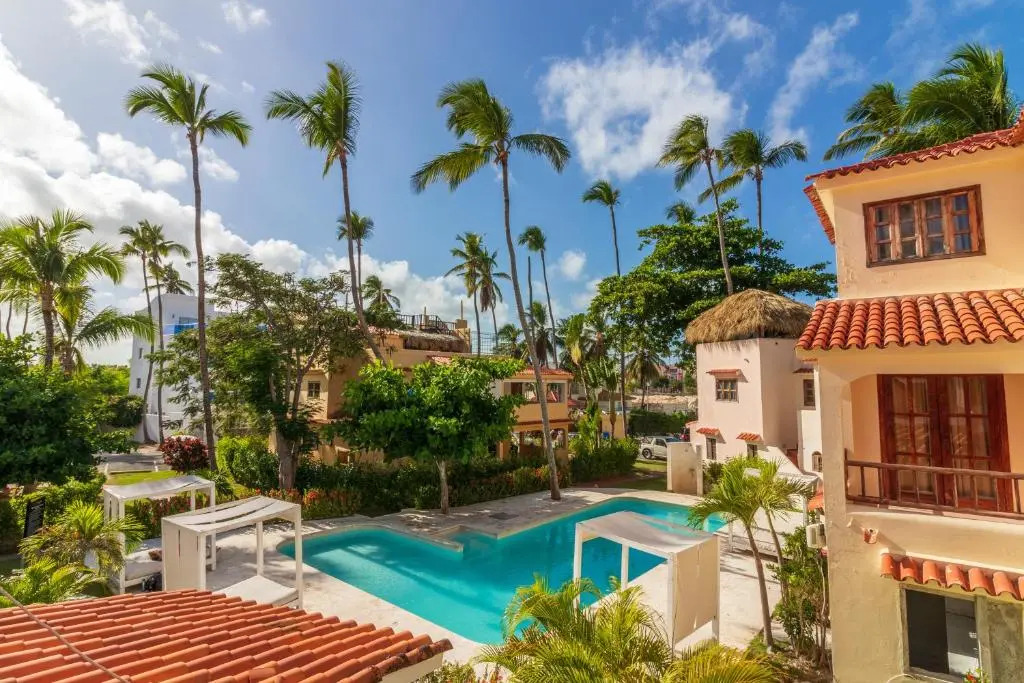 Incredible 4BR Beachfront Penthouse with Ocean View