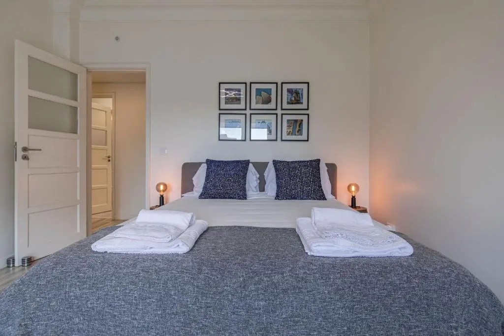 Glamorous Lisbon 2BDR Apartment by LovelyStay