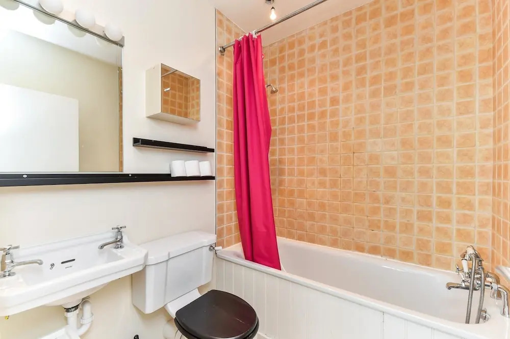 NEW 2 Bedroom Flat In Oval Well Connected to City!