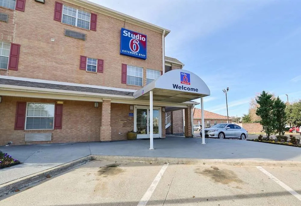 Plano Inn & Suites