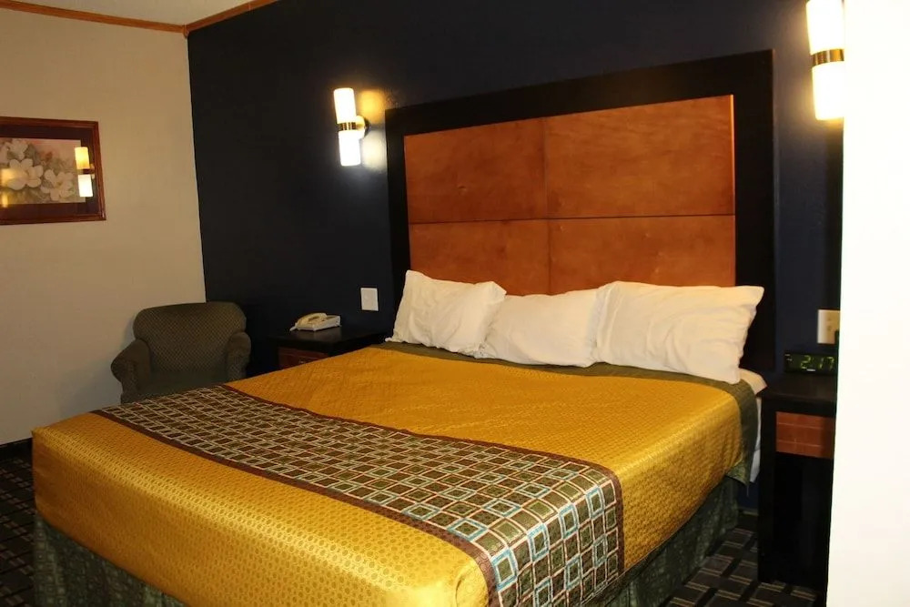 Home Gate Inn & Suites