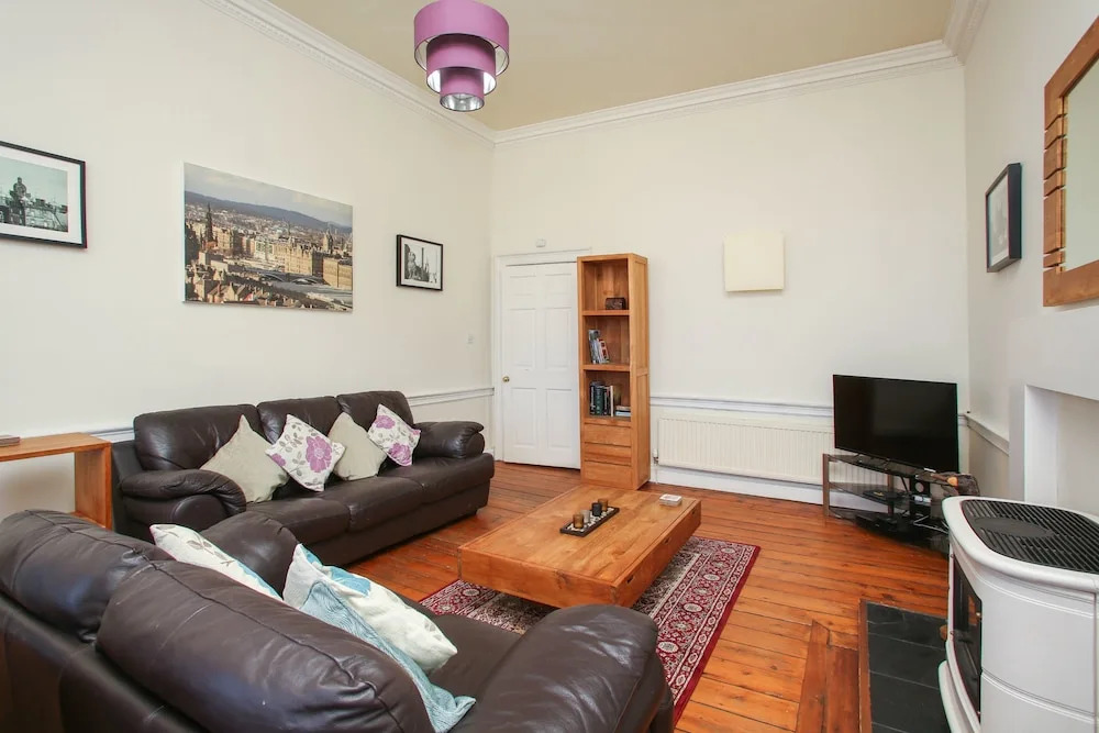3 Bedroom Flat In Edinburgh City Centre