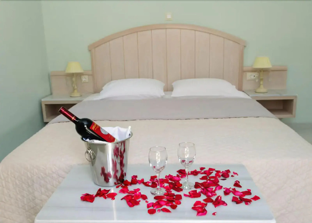 999 Luxury Hotel