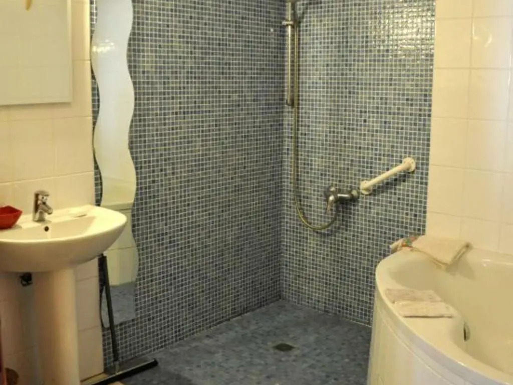 Gîte spacieux avec 2 chambres et parking à proximité du Parc du Pilat - FR-1-496-70