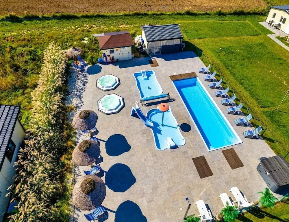 Single-story Holiday Home, Pool, Sauna, Whirlpool
