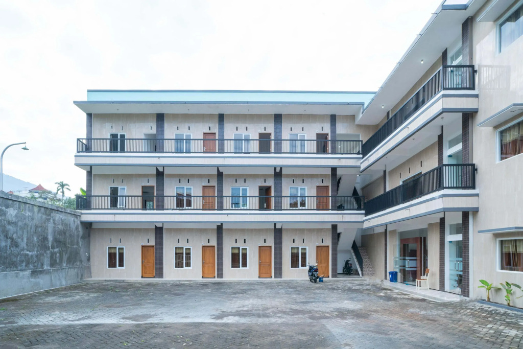 Sans Hotel Queen Batu
