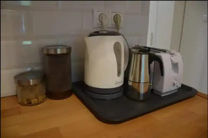 3bdr/2bath/3A/c design apt, central, free parking, quiet