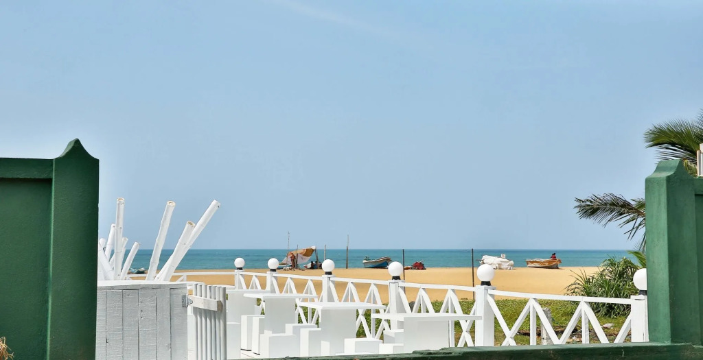 C Negombo
