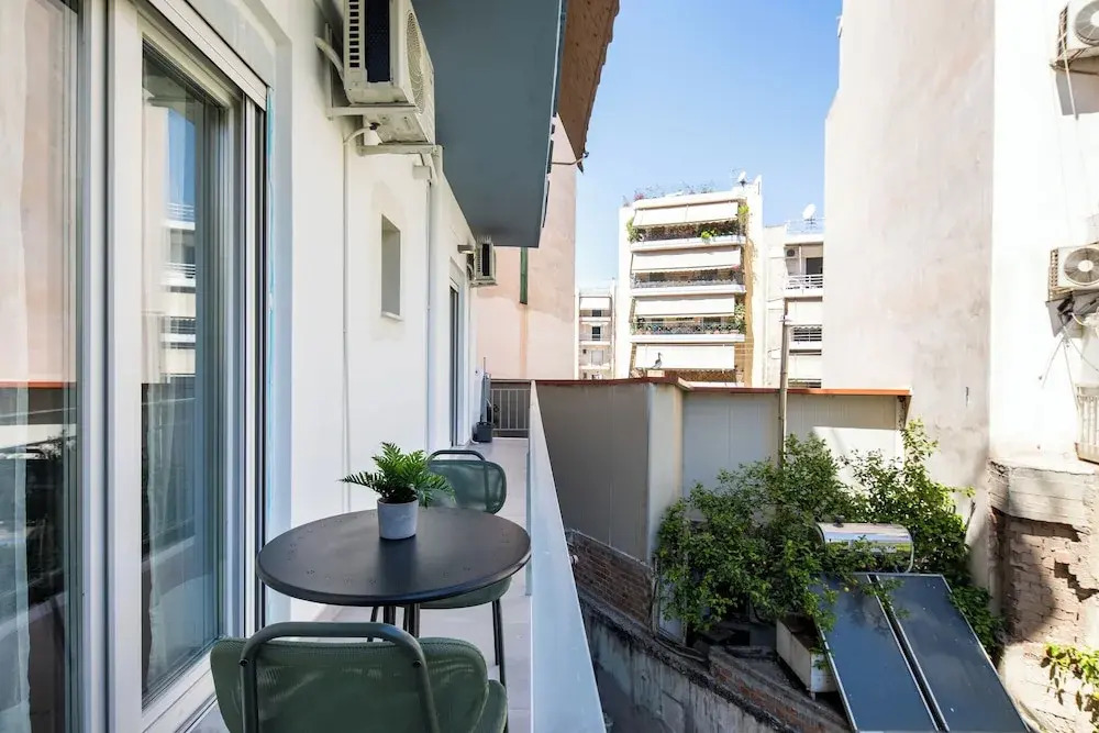 Nostalgia 1-Bedroom Apartment in Athens
