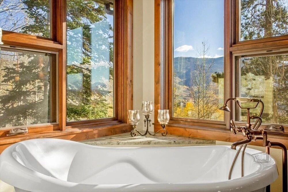 Beautiful Colorado Oasis, Platinum Perfection For Your Next Mountain Getaway! 5 Bedroom Home by RedAwning