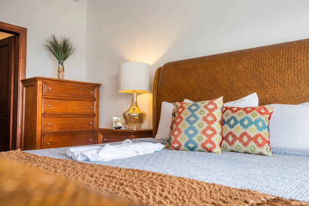 Pristine Bay Villa 1304 with large pool - 3 bedroom condo