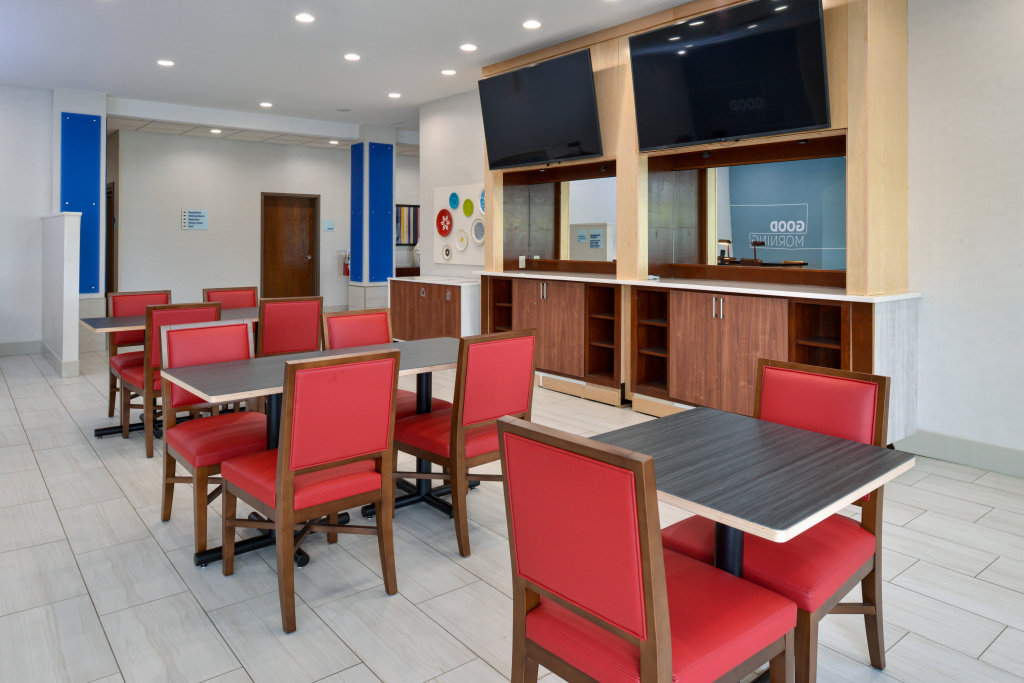 Holiday Inn Express & Suites Pueblo by IHG