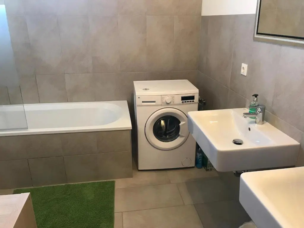 KMHeim, Cozy 103m2 apartment, with 3 bedroom and covered free parking place, close to city center
