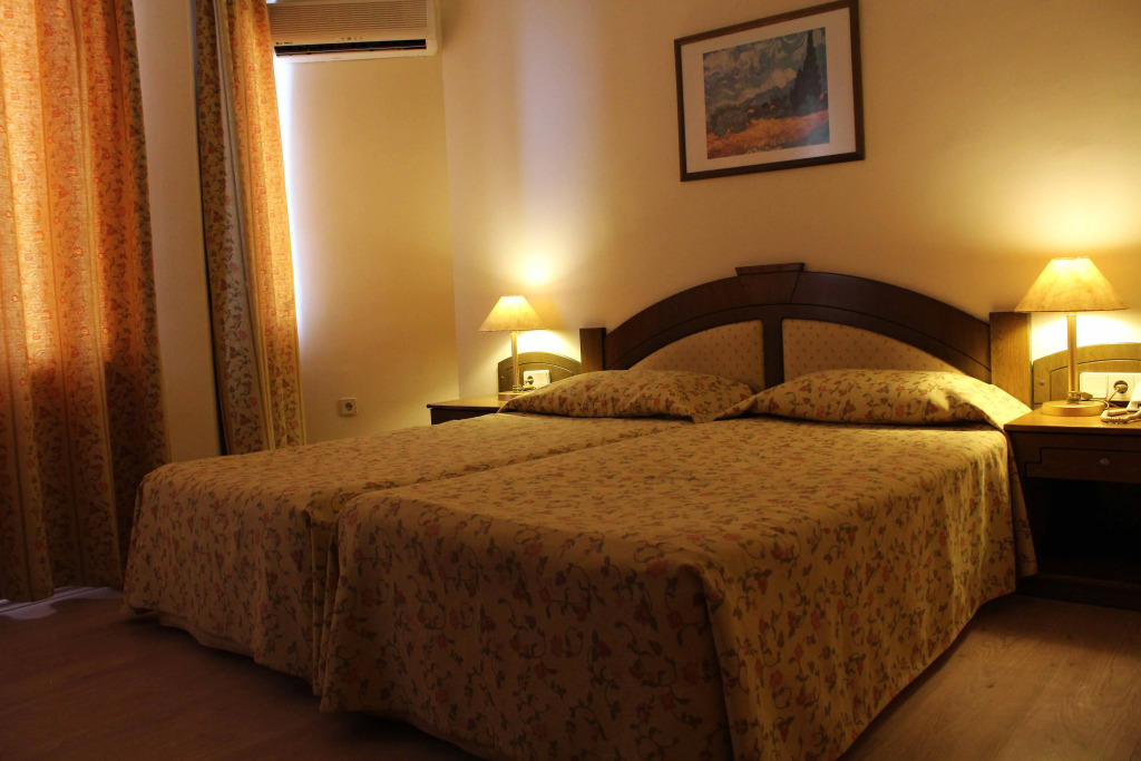 Side Bay Hotel