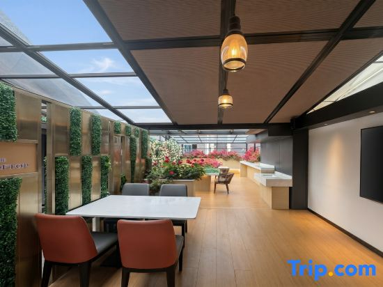 Jishang Hotel (Kunming Nanping Pedestrian Street Jinma Bijifang Branch)