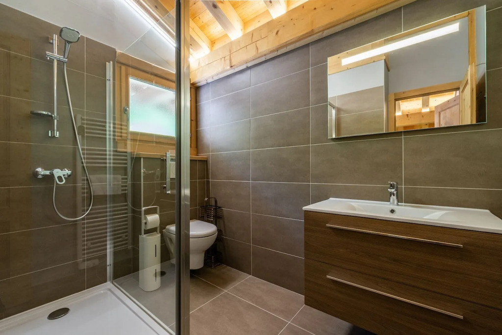 BALATA - Charming Chalet with Hot tub and Views