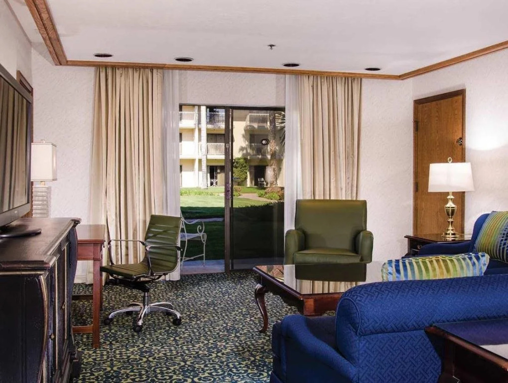 DoubleTree by Hilton Bakersfield