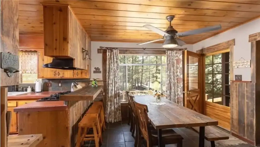 Hot Tub, Near Village/Lake - Kelly`s Kottage