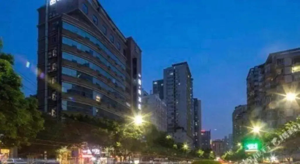 James Joyce Coffetel Chongqing Huangnibang Subway Station