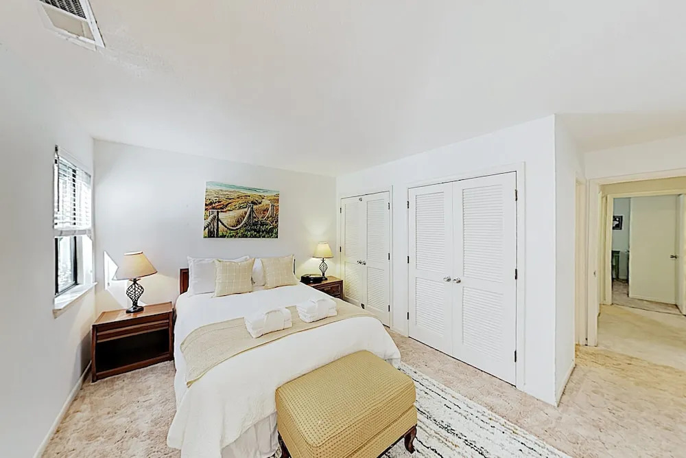 New Listing! Kiawah Hideaway - Steps To Beach 2 Bedroom Cottage