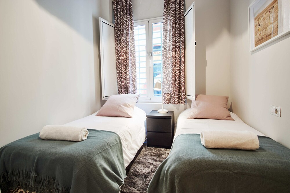 ELEVEN Apartments Real de la Carretería, by Homing U