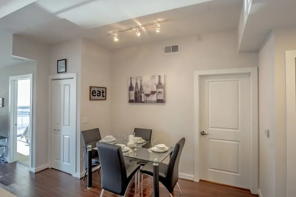 High Rise 2 Bedroom apartment in a Great location 2 Apts by RedAwning