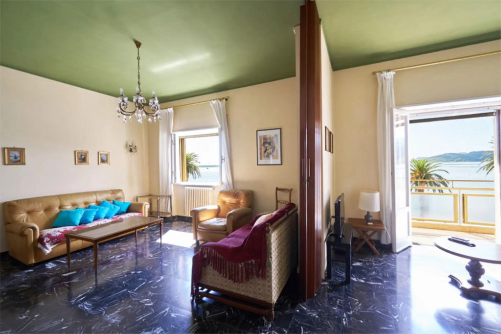Bright apartment with a beautiful lagoon view.-Mura di Levante
