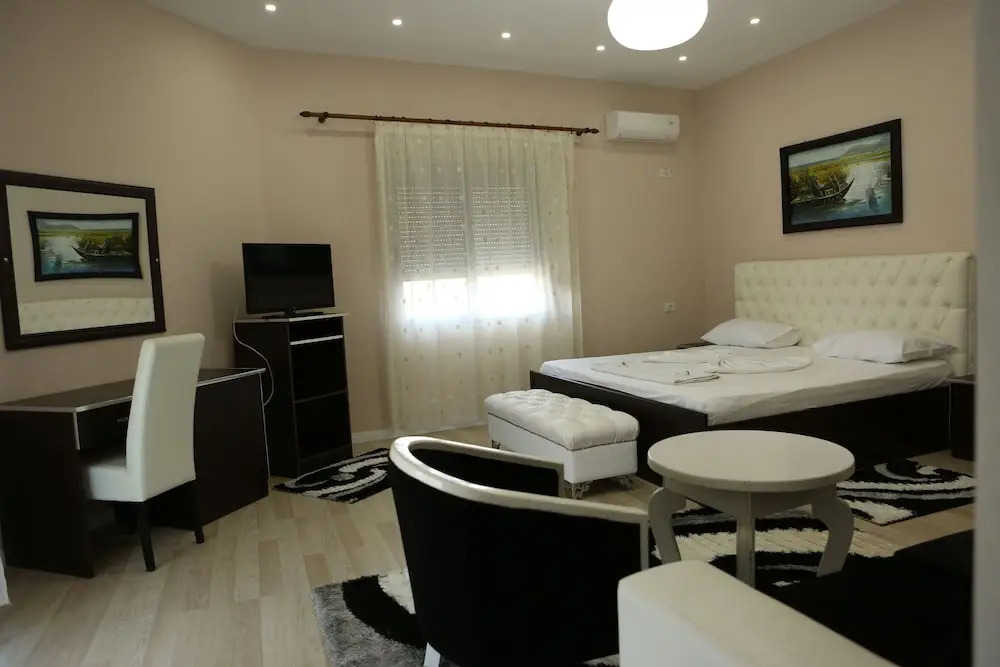 Hotel Holiday